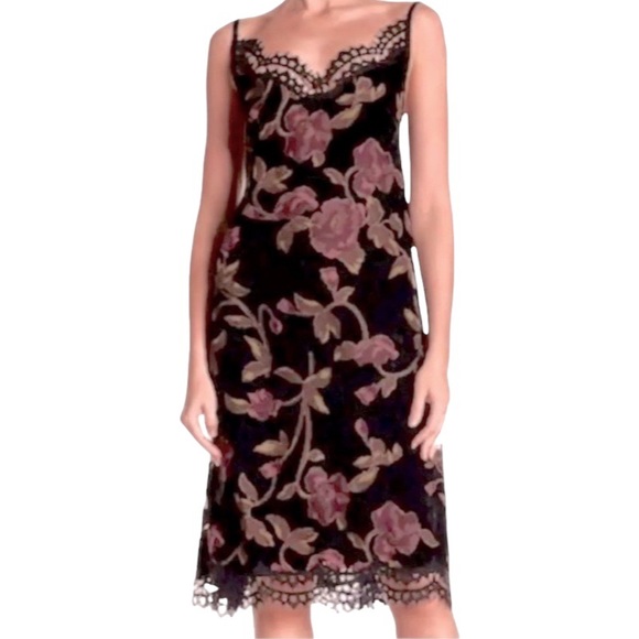 Max Studio Flowers 💐 & Lace Slip Dress Medium Velvet Spaghetti Straps Lace Trim - Picture 3 of 16